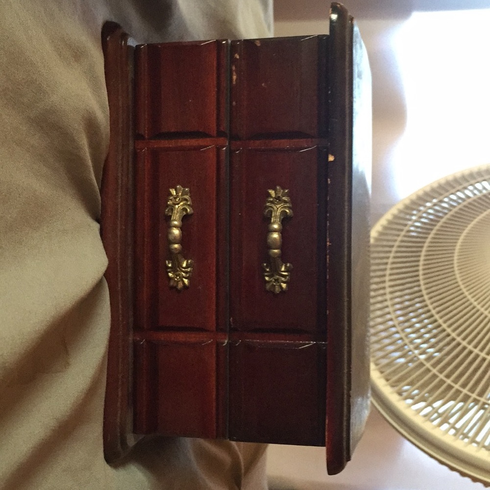 Jewelry box